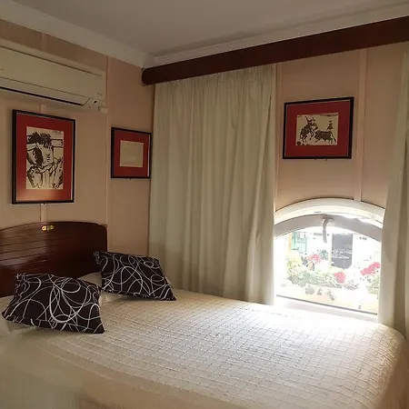 La Residencia Hotell 2*