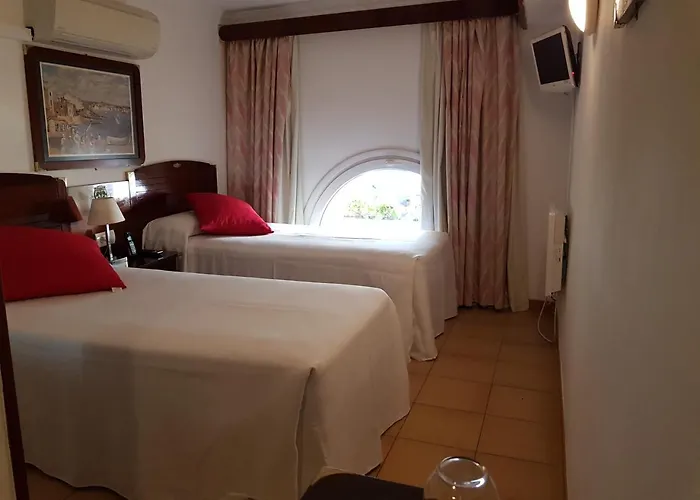 La Residencia Hotel 2*