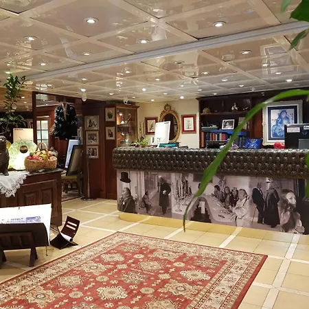 La Residencia 2* קדאקז
