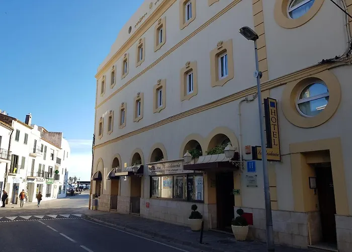 ラ レジデンシア ホテル カダケス